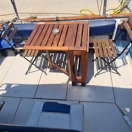 Boat To Sleep In Barcelona Hotel Sant Adria de Besos Ngoại thất bức ảnh