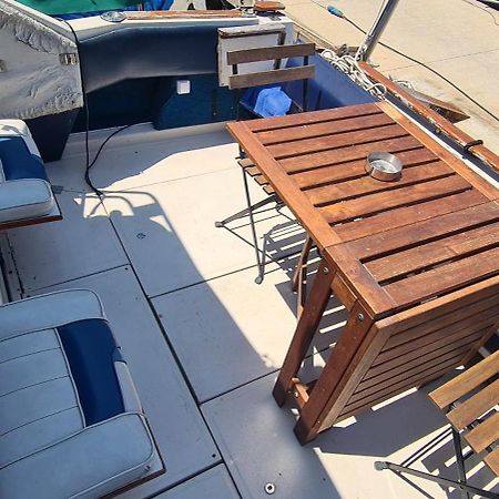 Boat To Sleep In Barcelona Hotel Sant Adria de Besos Ngoại thất bức ảnh