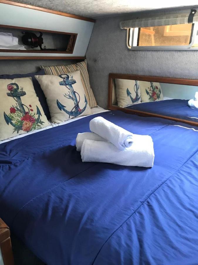 Boat To Sleep In Barcelona Hotel Sant Adria de Besos Ngoại thất bức ảnh