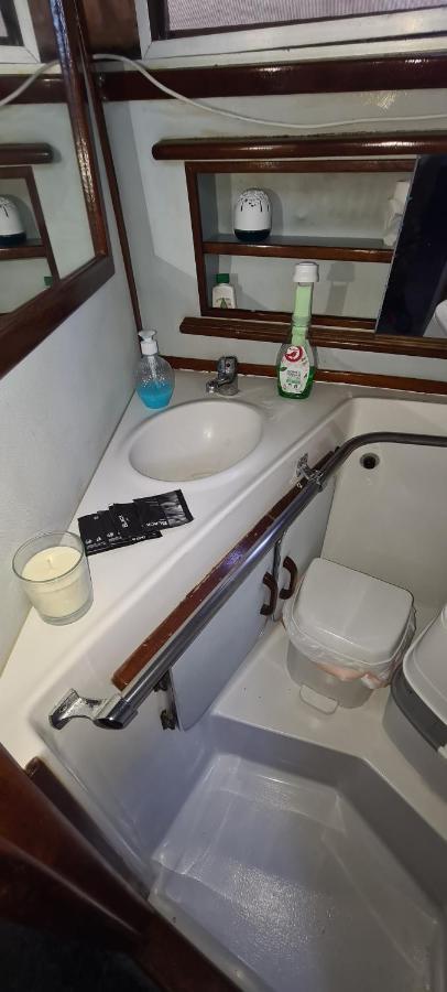 Boat To Sleep In Barcelona Hotel Sant Adria de Besos Ngoại thất bức ảnh